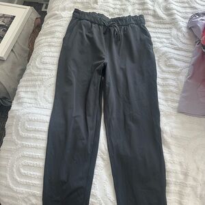 Lululemon cropped jogger